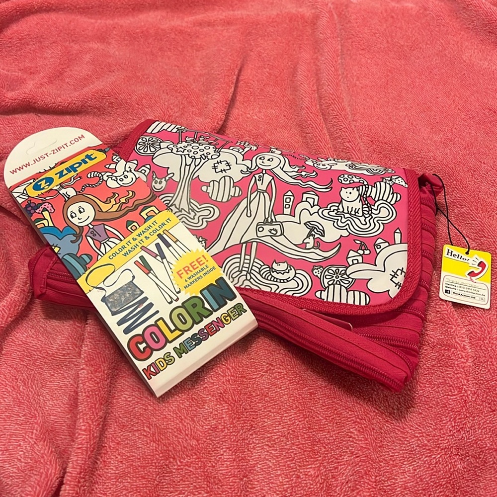 ZIPIT® — Pink Color-In Messenger Bag & Marker Set